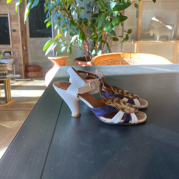 CHIE MIHARA LEATHER SANDALS WITH CUTOUTS AND GOLD DETAILING - Picture 5 of 6